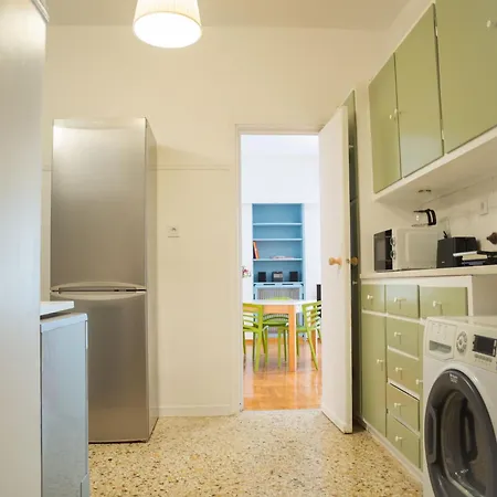 Apartment Family 10' From The Acropolis 100m2 *